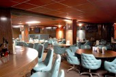 Lincoln Starlite Lounge Photo #3